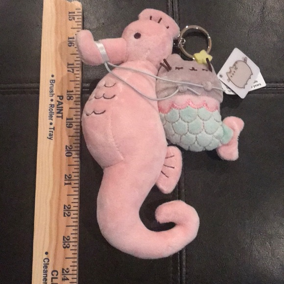 Pusheen and Seahorse Charm Keychain - Picture 5 of 5